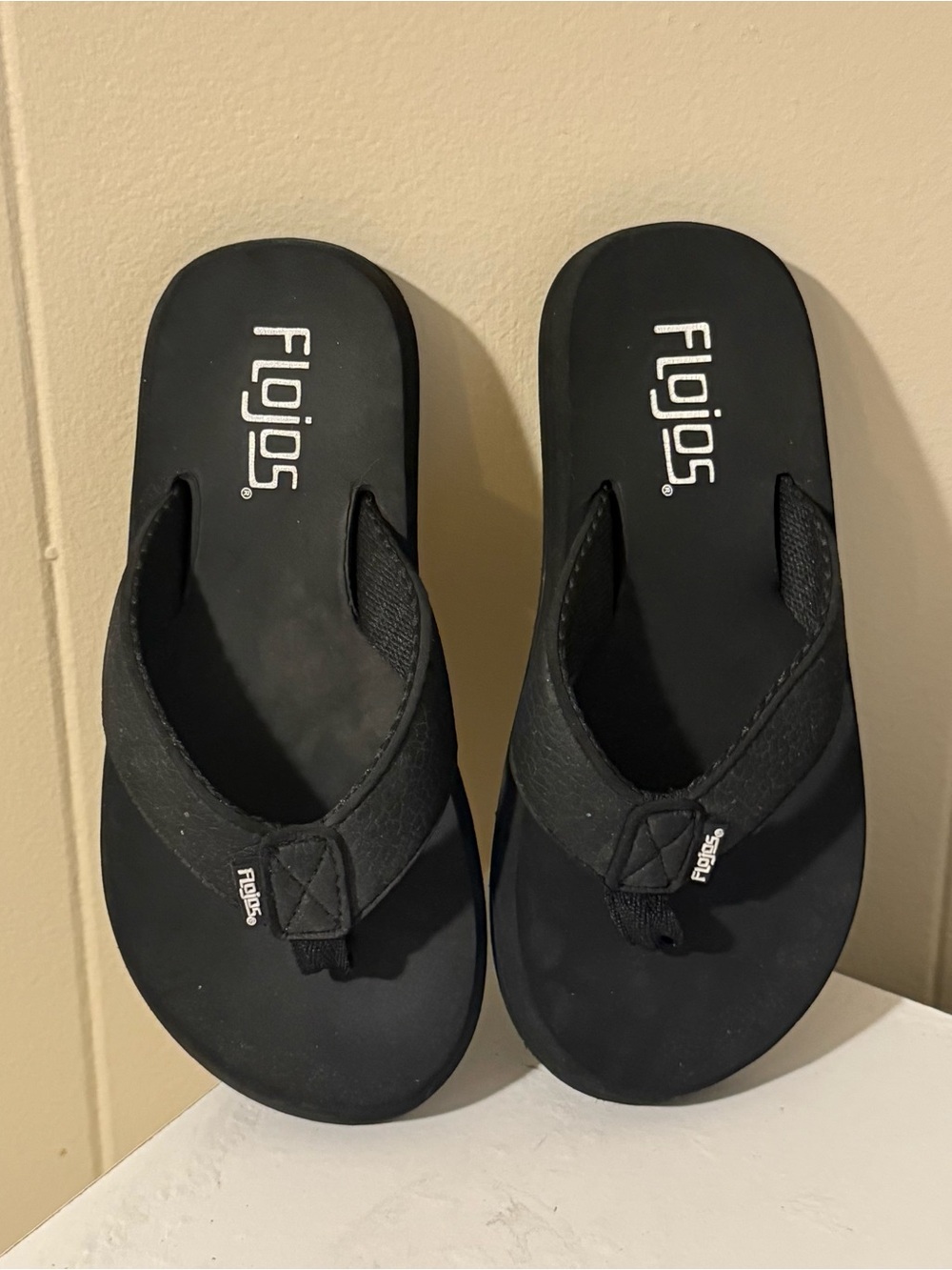 Flojos Kids Black Foam Flip Flop Sandals - Youth Toe-Post Slides (12-12.5)